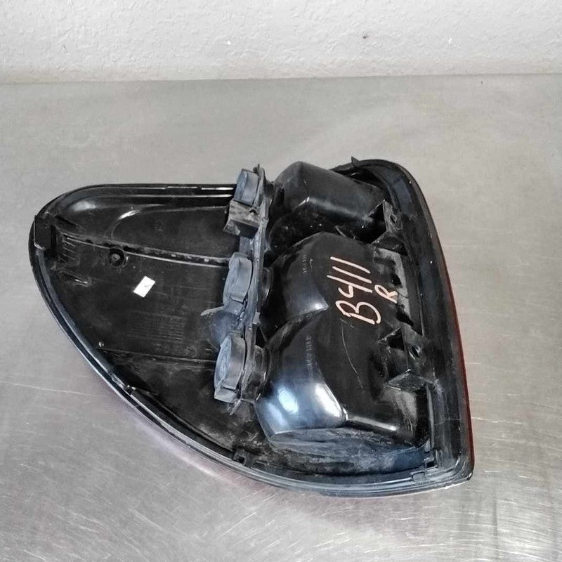 Tail Light Assembly CHRYSLER TOWN CNTRY Right 01 02 03