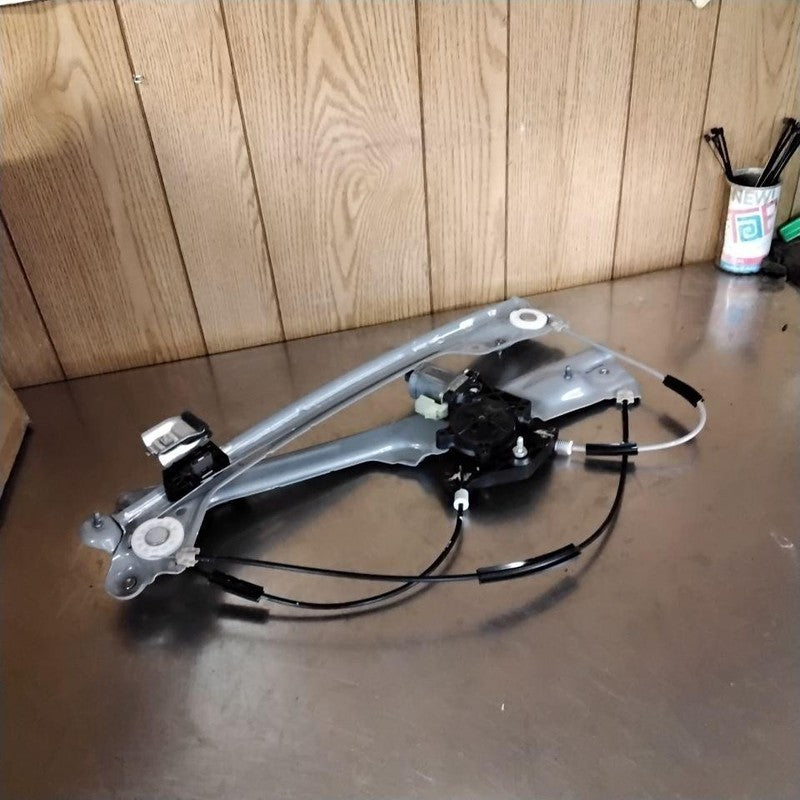 2014-2019 GMC Sierra Right Front Door Regulator OEM#84621038 New In Bo
