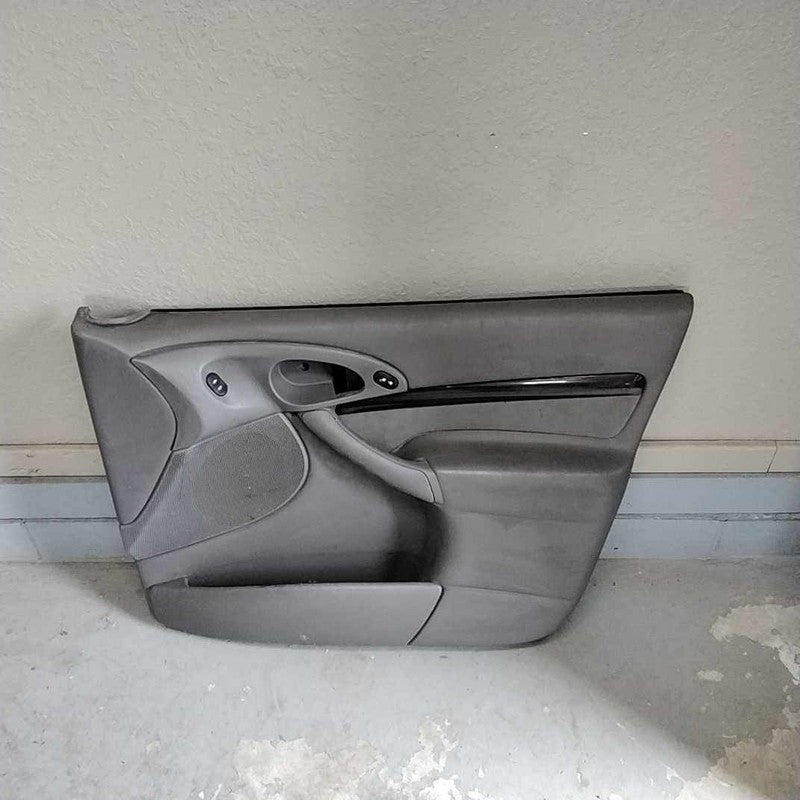 Front Door Trim Panel FORD FOCUS Right 00 01 02 03