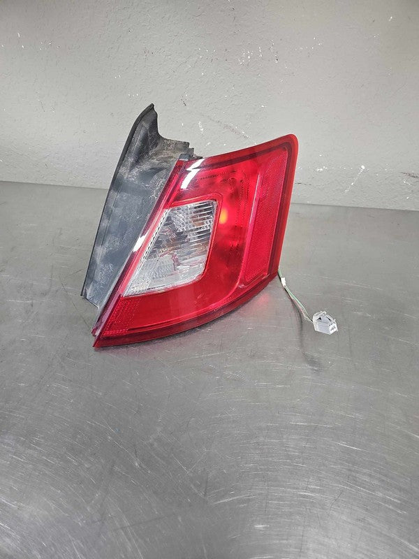 Tail Light Assembly FORD TAURUS Right 10 11 12