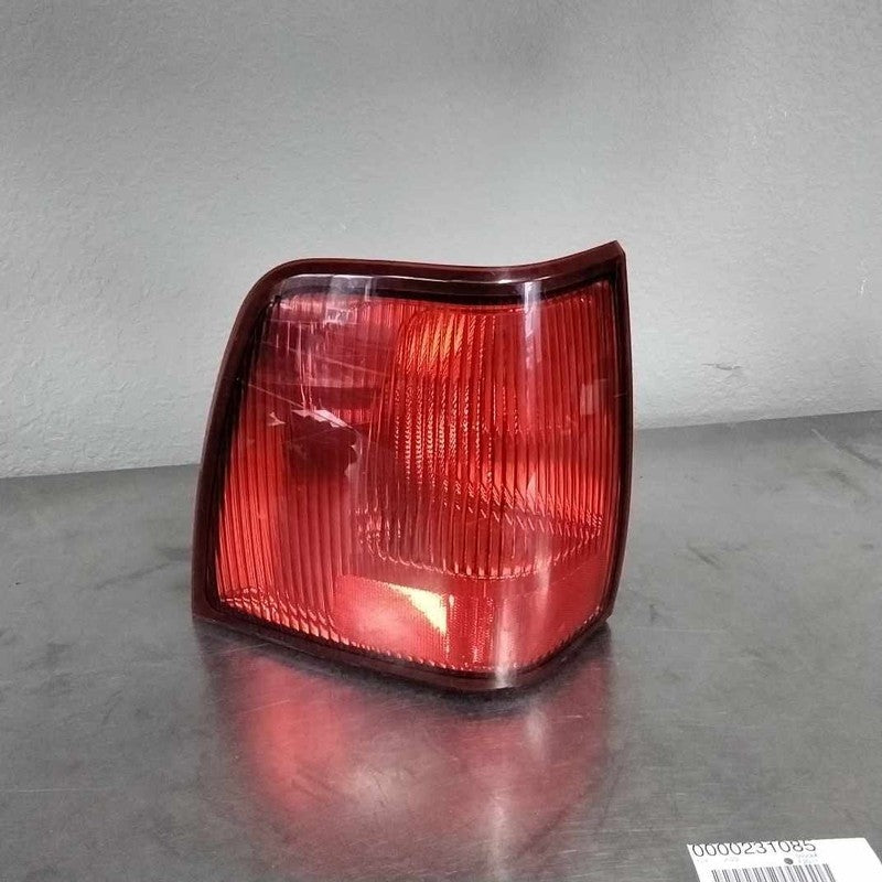 Tail Light Assembly LINCOLN NAVIGATOR Left 03 04 05 06