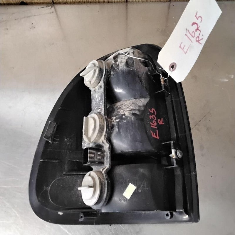 Tail Light Assembly DODGE DURANGO Right 98 99 00 01 02 03