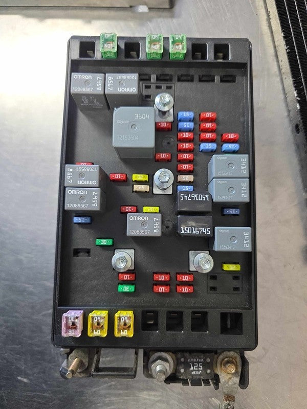 2004-2005 GMC Envoy Engine Fuse Box OEM#15120876