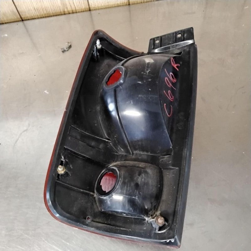 Tail Light Assembly FORD EXPEDITION Right 97 98 99 00 01 02