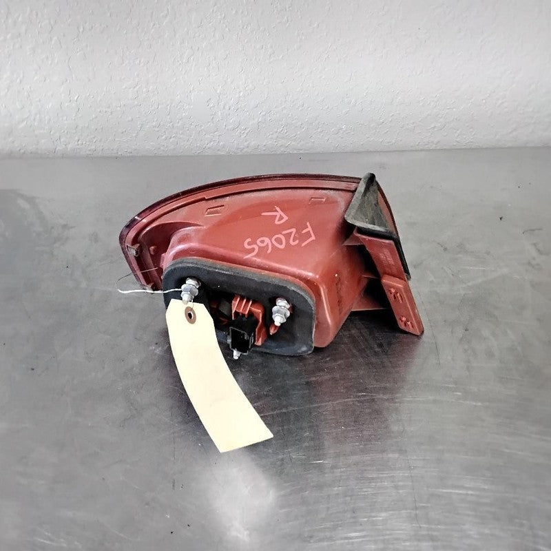 Tail Light Assembly VW PASSAT Right 06 07 08