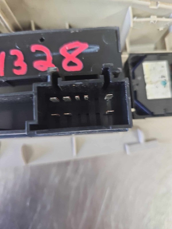 Door Switch Front SUBURBAN 1500 00 01 02