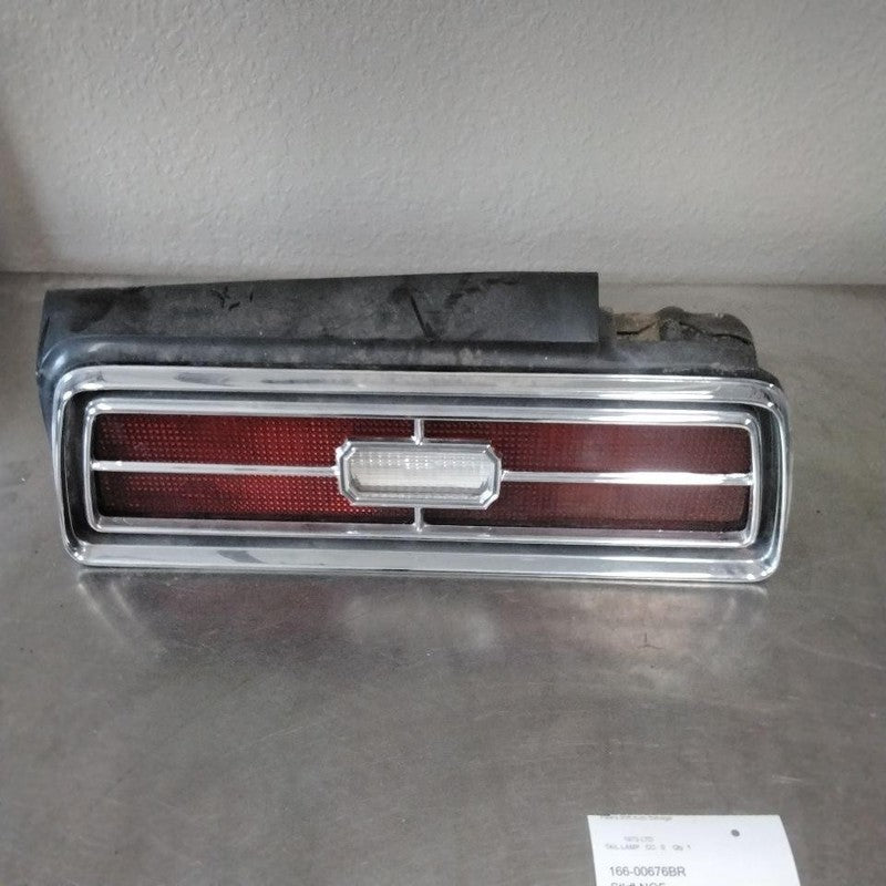 Tail Light Assembly FORD FULL SIZE Right 73 74