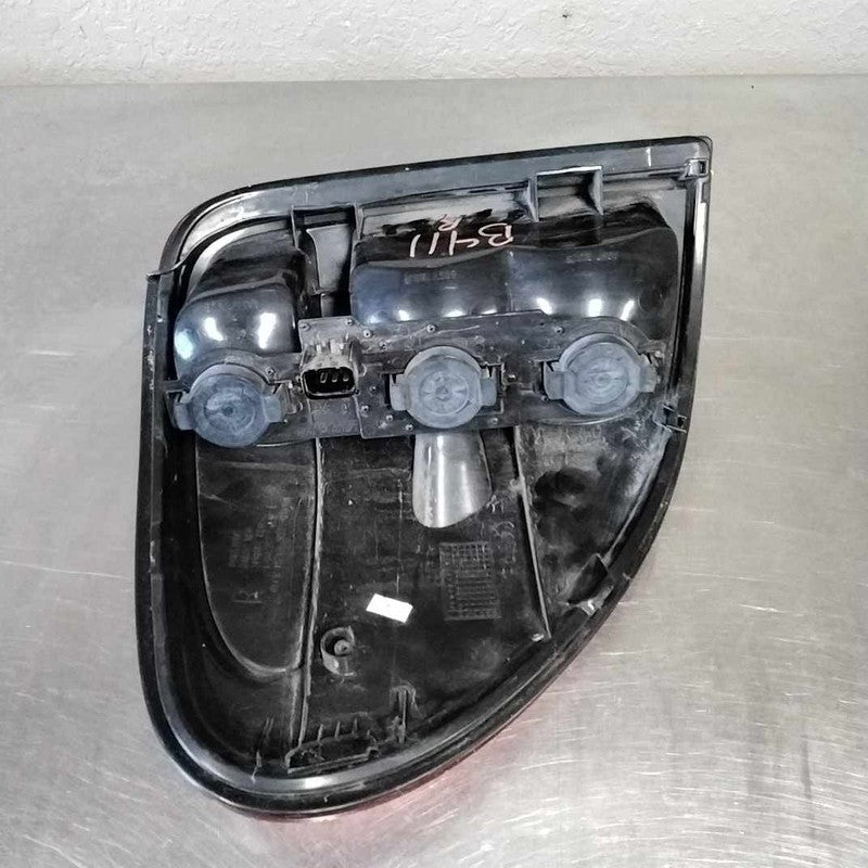 Tail Light Assembly CHRYSLER TOWN CNTRY Right 01 02 03
