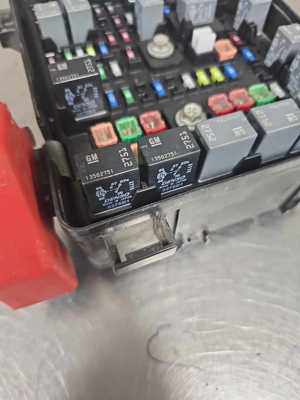 2009 Chevrolet Traverse Engine Fuse Box OEM#25909568