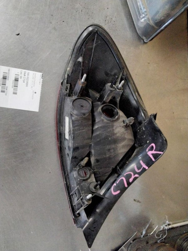 Tail Light Assembly FORD TAURUS Right 04 05 06 07