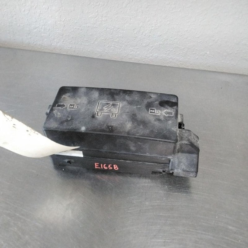 2004-2005 Saturn Vue Engine Fuse Box OEM#22715415