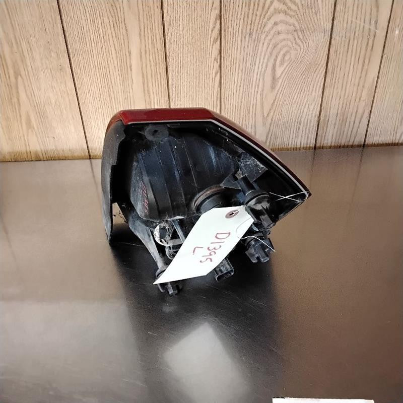 Tail Light Assembly CHRYSLER 300 Left 05 06 07
