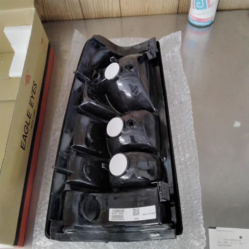 Tail Light Assembly GMC SIERRA 1500 Right 04 05 06 07