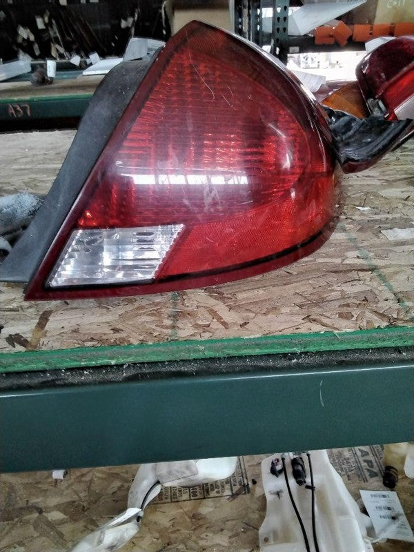 Tail Light Assembly FORD TAURUS Right 00 01 02 03