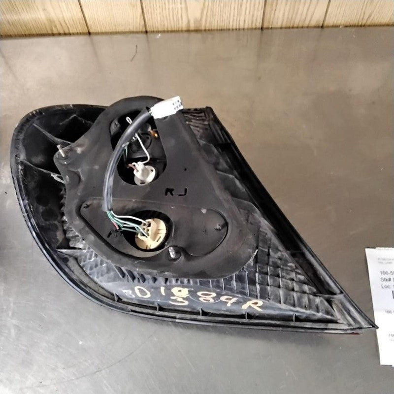 Tail Light Assembly TOYOTA CAMRY Right 02 03 04