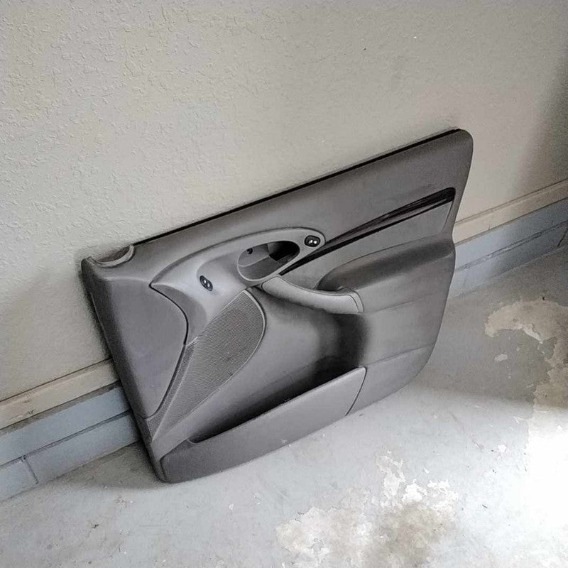 Front Door Trim Panel FORD FOCUS Right 00 01 02 03