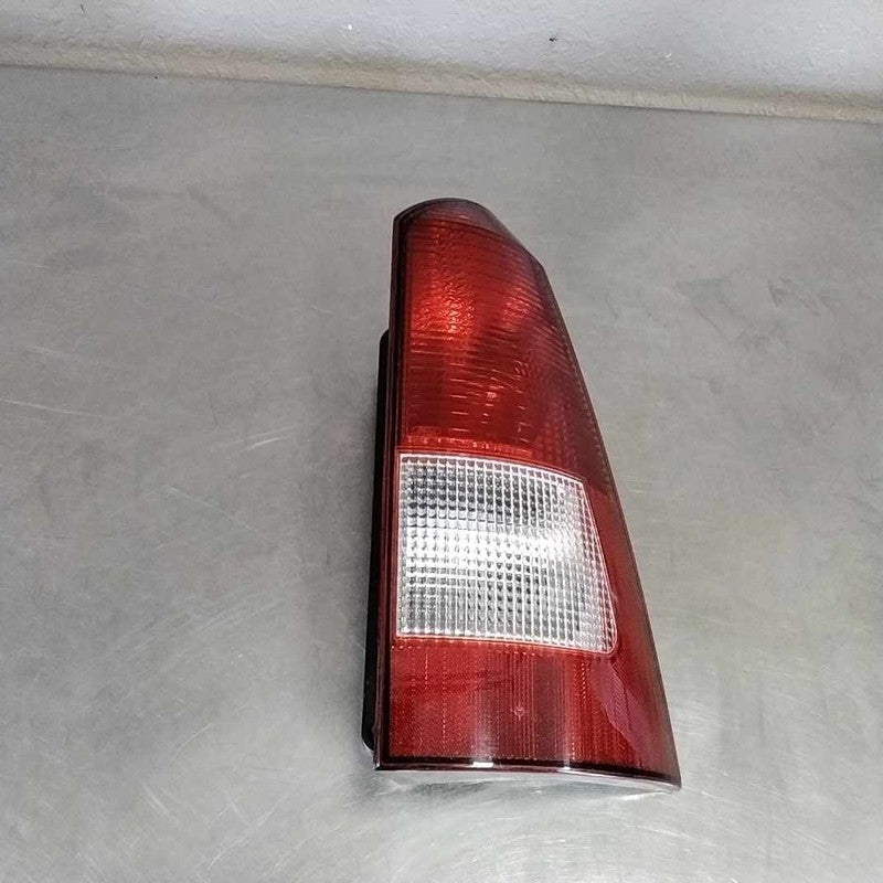 Tail Light Assembly FORD FOCUS Right 00 01 02 03 04 05 06 07