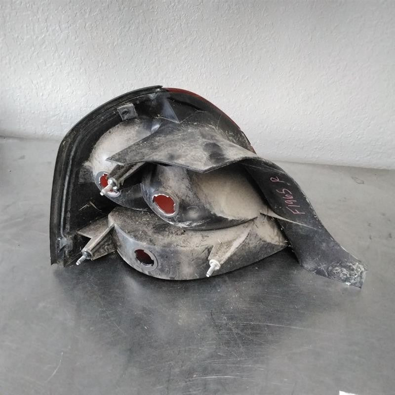 Tail Light Assembly GRAND MARQUIS Right 98 99 00 01 02