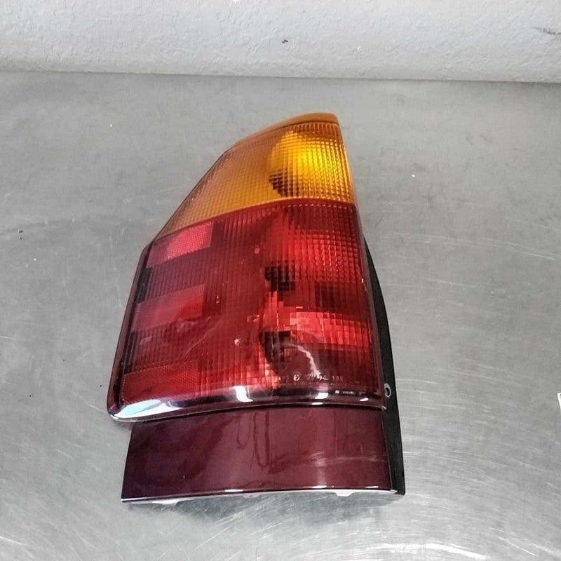 2002-2009 GMC Envoy Left Tail Light Assembly OEM# 15131576