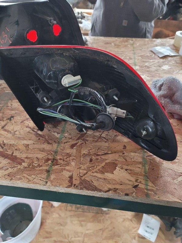 Tail Light Assembly SATURN L SERIES Right 03 04 05