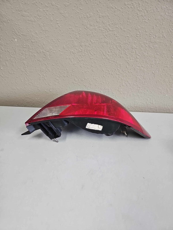 Tail Light Assembly FORD TAURUS Right 04 05 06 07